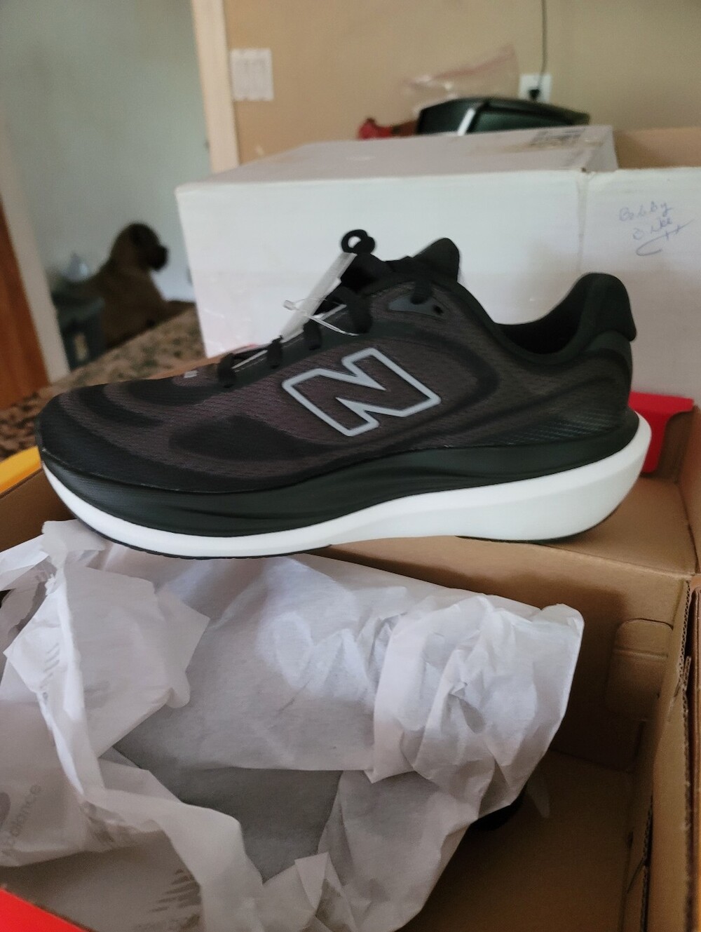 New Balance Men's Black and White Cushioned Sneaker